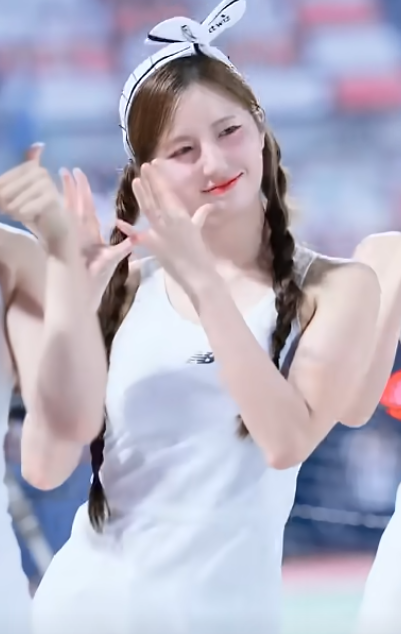 커여운 머리에 그렇지 않은 아웃송